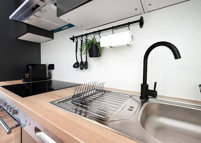 Ruhige Oase In Der Nähe Von Parkanlage Und Krankenhaus