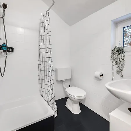 Апартаменты Ruhige Oase In Der Naehe Von Parkanlage Und Krankenhaus Грац