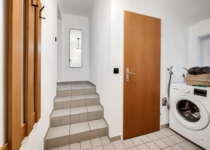 Ruhige Oase In Der Naehe Von Parkanlage Und Krankenhaus